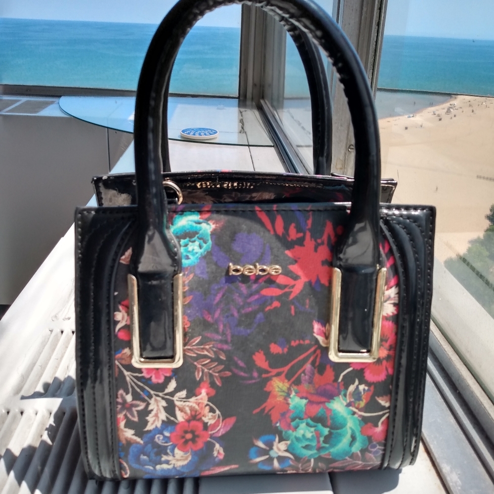 💝 Bebe handbag/ crossbody bag EUC